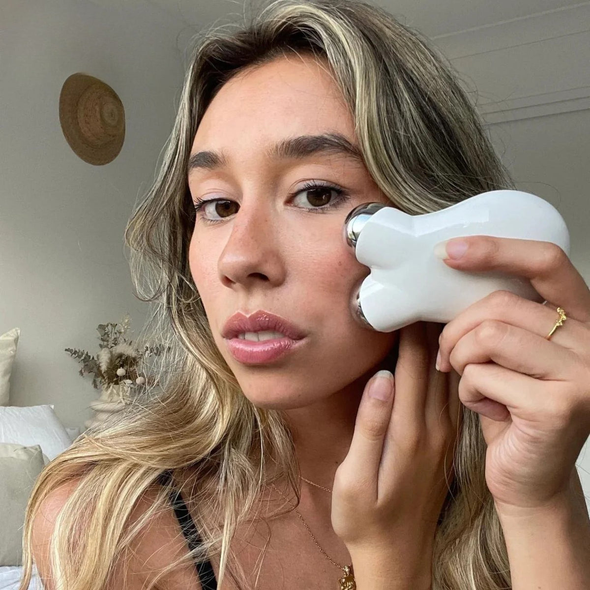 Face Lifting Device